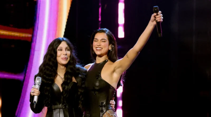 Dua Lipa y Cher juntas en el escenario